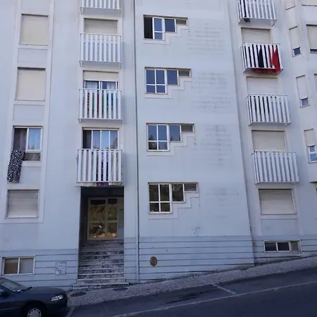 Rio De Mouro Quartos Guest house
